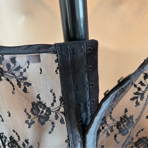 Victoria’s Secret Sheer Top Size S Black Floral Lace V Neck - Picture 6 of 9